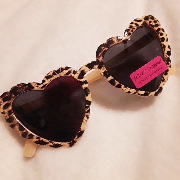 Betsey Johnson Accessories - NWT Betsey Johnson Leopard Heart Shaped Sunglasses